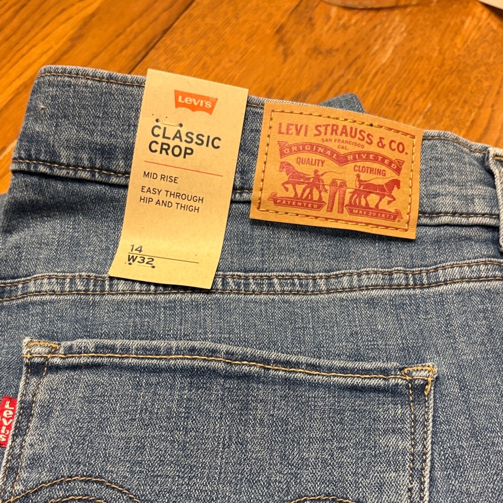 Levi's Classic Crop Mid Rise Jeans - Blue Denim with Tan Patch